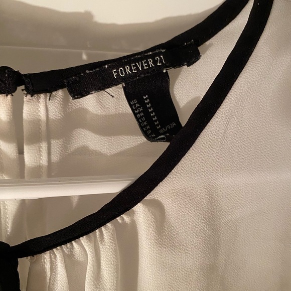 Forever 21 black and white blouse - Picture 3 of 3